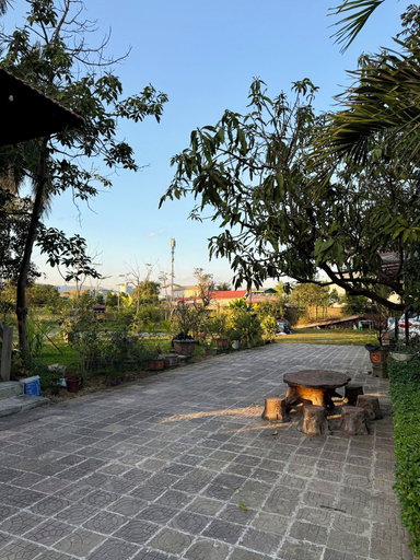 Outdoor dining, Misty Garden Homestay Retreat, Điện Biên