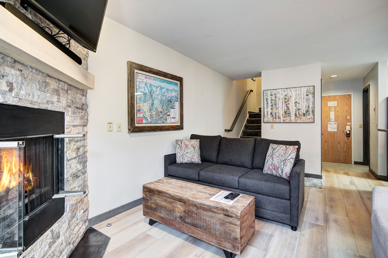 Living area 3, Steps to Mountain & Main St- 1 Bedroom 1 Condo, Summit