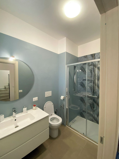 Bathroom 5, La Casetta, Catanzaro
