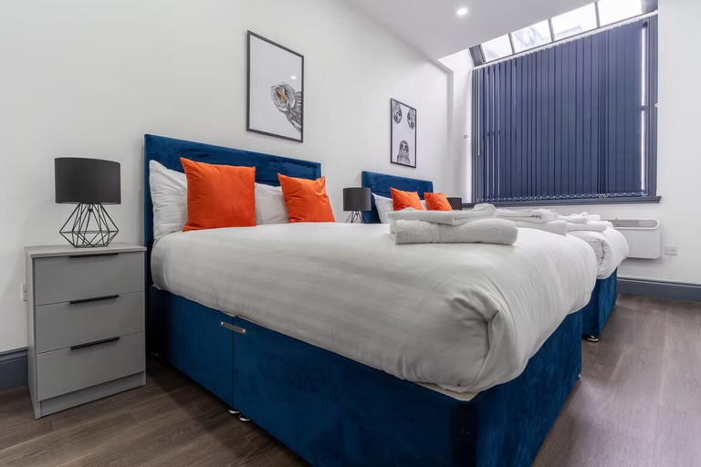 Room 2, New Zealand House Apartments, Sefton