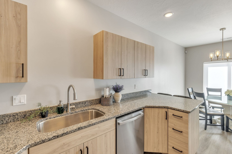 Private kitchen 2, The Ideal Getaway 3 Bedroom Home by RedAwning, Iron