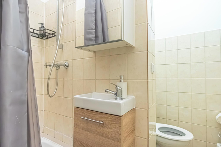 Bathroom 2, Comfortable 1BR Apartment Long Stays, Wien
