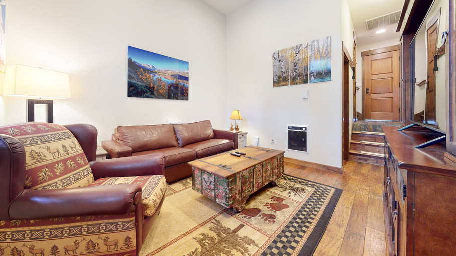 Living area 5, Woodwinds #1323 4 Bedroom Townhouse, Mono