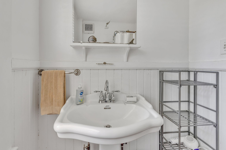 Bathroom 5, Rustic Farmhouse 4 Bedroom Home by RedAwning, Hancock