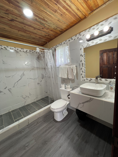 Bathroom, Carmelita River Cabins