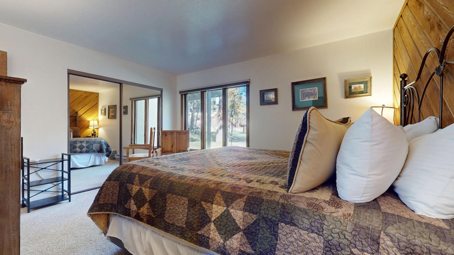 Room 4, Snowcreek #39 1 Bedroom Townhouse, Mono