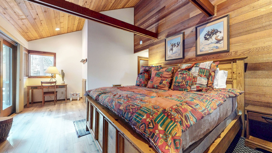 Room 5, Tennis Village 14 Pet-Friendly, Spacious, Comfortable, Great Complex Amenities by RedAwning, Mono