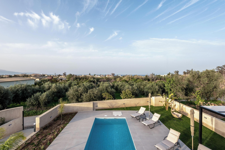 Pool 3, Golden Silence, Crete