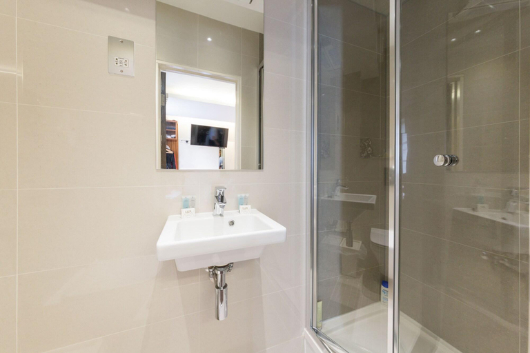 Bathroom 4, Chester, London