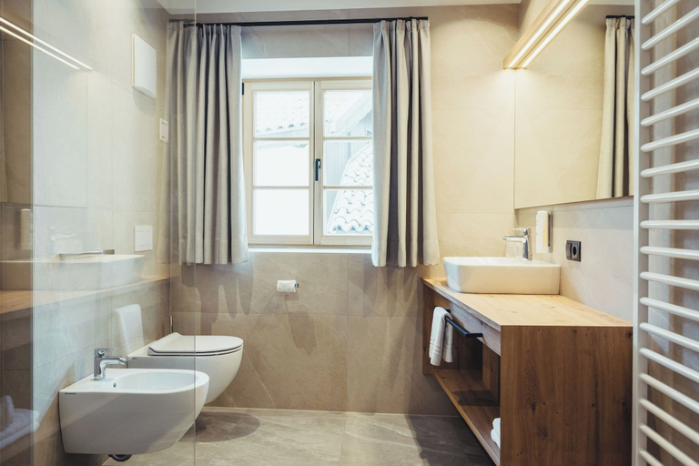 Bathroom 5, Hotel Schmuckhof, Bolzano
