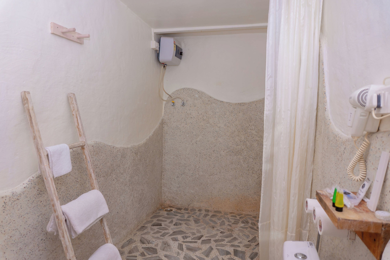 Bathroom 2, Sundown By Karma, Gandaki