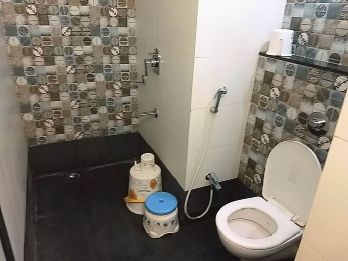 Bathroom, Hotel Karnawat Avenue, Ratlam
