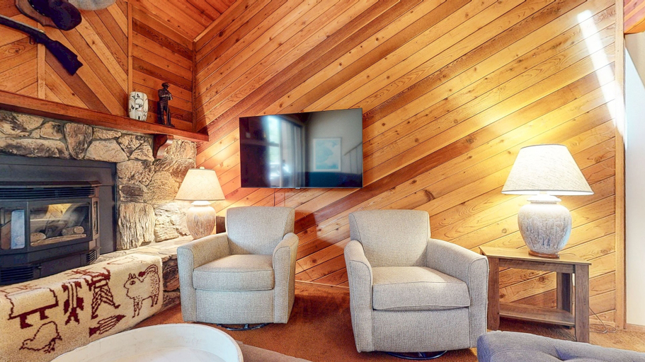 Living area 5, Snowflower #87 2 Bedroom Condo by RedAwning, Mono