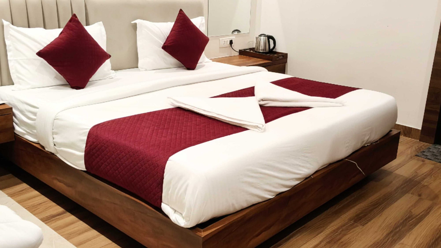 Room 2, Hotel 7 Heaven, Kanpur Nagar