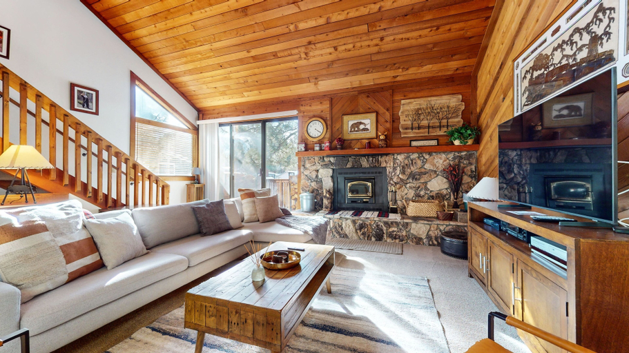 Living area 4, Mammoth Sierra Townhome, Mono