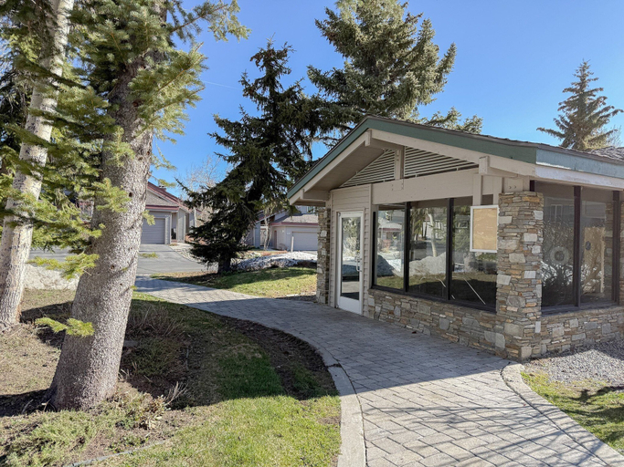Exterior 2, Snowcreek #638 3 Bedroom Condo, Mono
