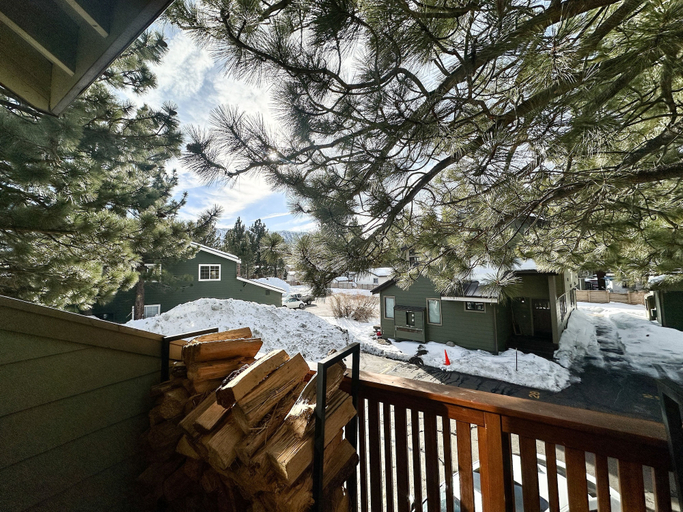 Property grounds 2, Mammoth Sierra Townhome, Mono