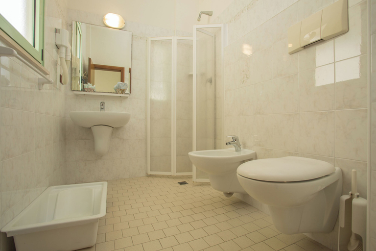 Bathroom 3, Hotel Dover Rooms & Coffee - Adults Friendly, Ravenna