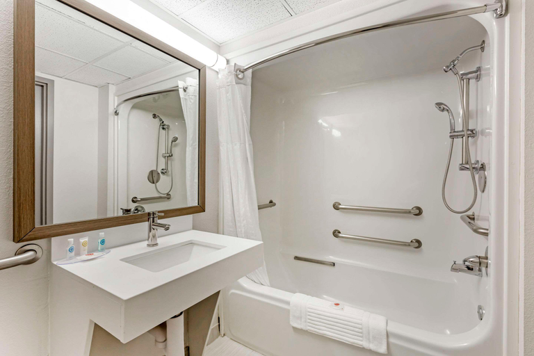 Bathroom 3, Comfort Inn & Suites Cuyahoga Falls - Akron, Summit