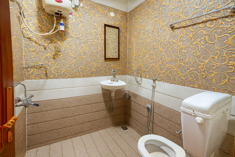 Bathroom 2, Holidayz by Stayz Royale Yercaud, Salem