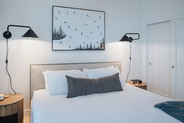 Room 4, Gary's Birthday by Revelstoke Vacations, Columbia-Shuswap