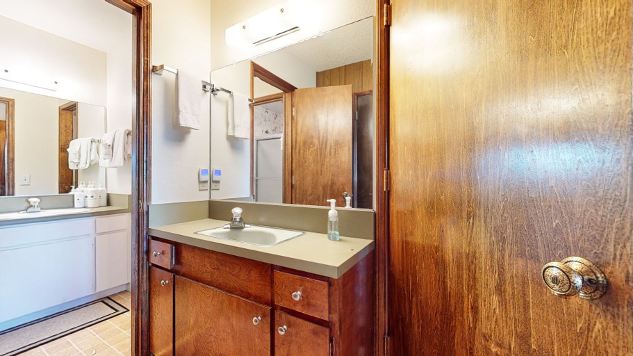 Bathroom 2, Chateau Blanc 25 Cozy with Gorgeous Mountain Views, On the Shuttle Route, by RedAwning, Mono