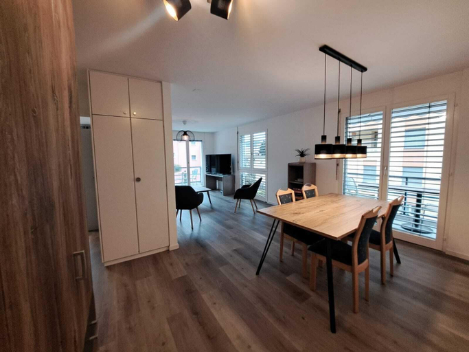 Dining 5, Luisiana, Locarno