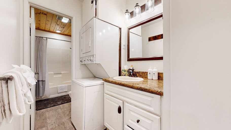 Bathroom 2, Meridian Villas #10 2 Bedroom Condo, Mono