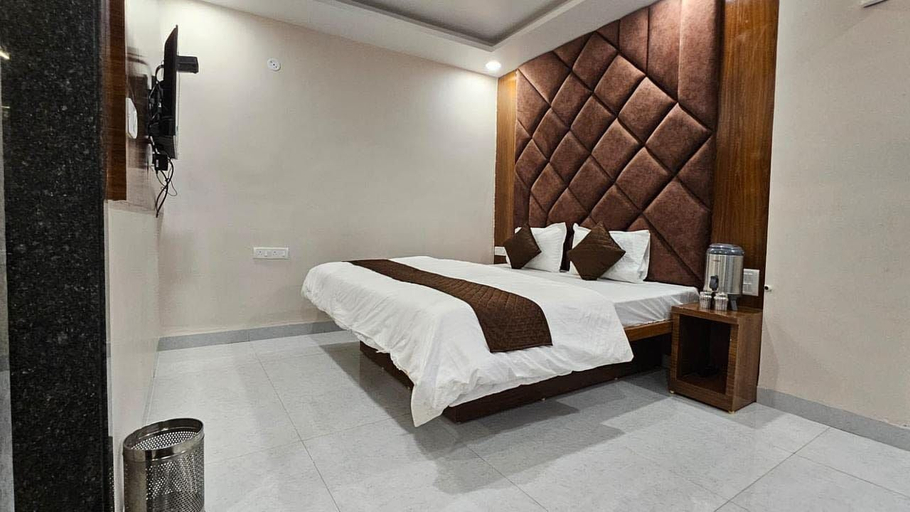 Room 3, Rudra Residency, Hoshangabad