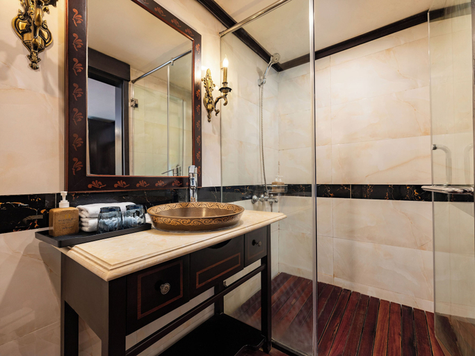 Bathroom 4, Amanda Premier Cruise, Hạ Long