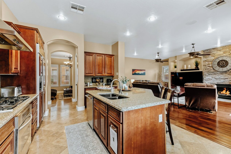 Private kitchen 5, 6BR Gilbert Retreat: Pool, Hot Tub, Game Room, Maricopa