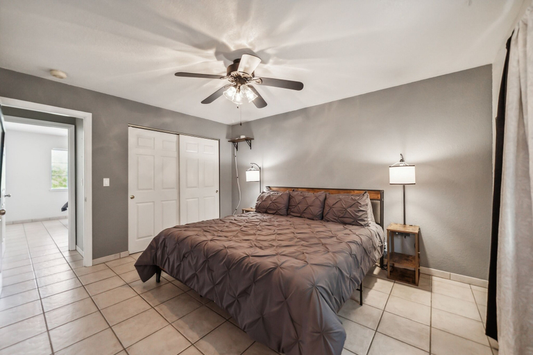 Room 4, Lakefront Home Private Boat Ramp, Clear Lake, Lake