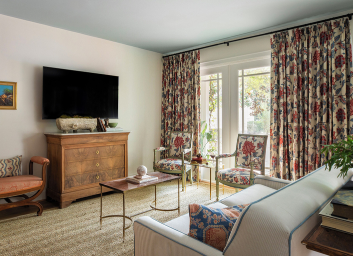 Living area 2, The Marlene Inn, Houston