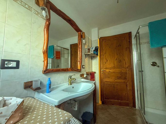 Bathroom 5, L'ulivo, Carbonia-Iglesias