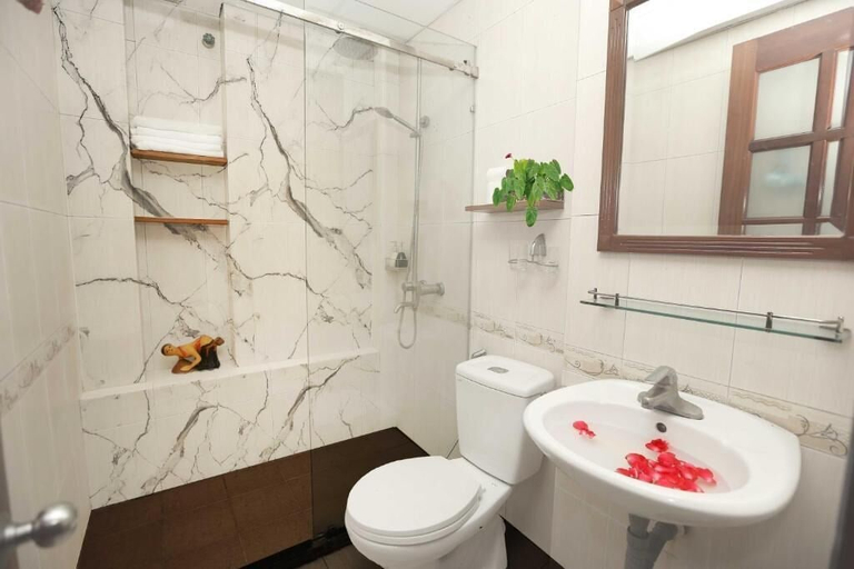 Bathroom 4, Hanoi Golden Lotus & Spa, Hoàn Kiếm