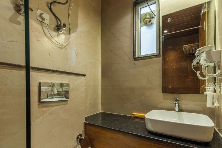 Bathroom 4, The Hosteller Delhi, International Airport, Delhi