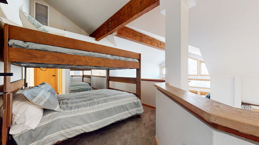 Room 2, Snowcreek V #874 3 Bedroom Condo by RedAwning, Mono