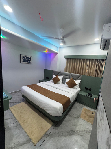 Room 4, Hotel HR Prime, Ahmadabad