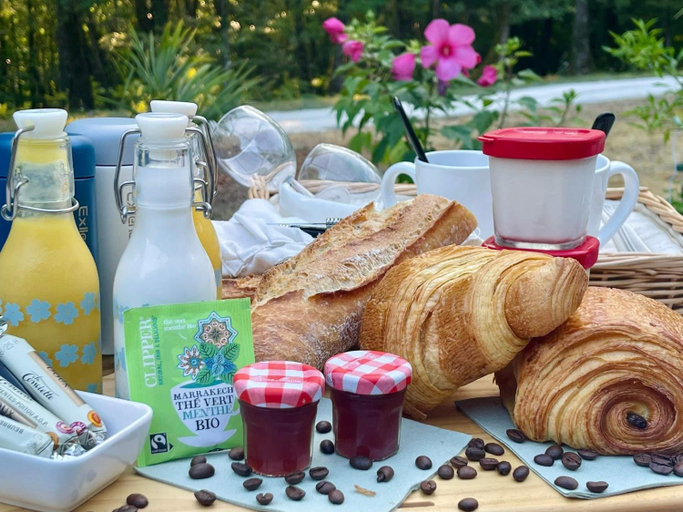 Food & Drinks 5, Le Village Enchanteur, Dordogne