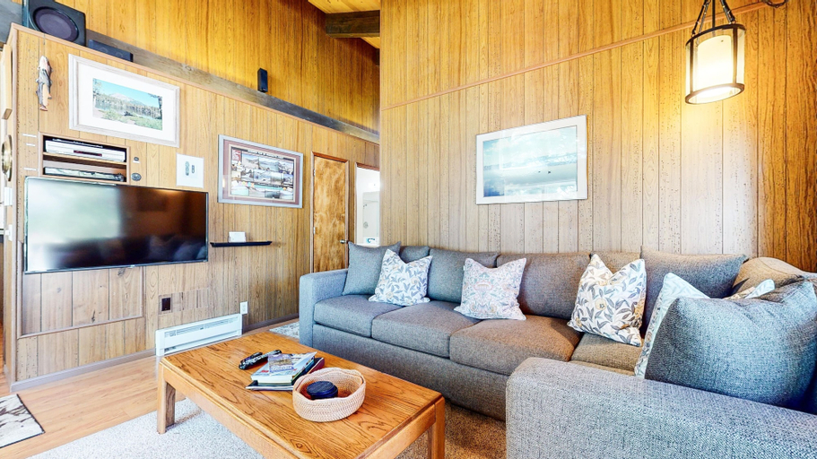 Living area 3, Chateau Blanc 25 Cozy with Gorgeous Mountain Views, On the Shuttle Route, by RedAwning, Mono