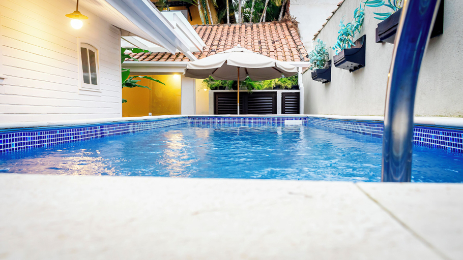 Pool 2, Hospedaria215, São Sebastião