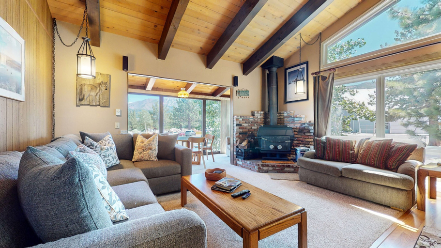 Living area 5, Chateau Blanc 25 Cozy with Gorgeous Mountain Views, On the Shuttle Route, by RedAwning, Mono