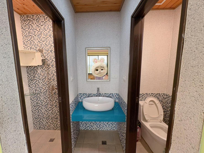 Bathroom 2, Big Fish Homestay, Penghu
