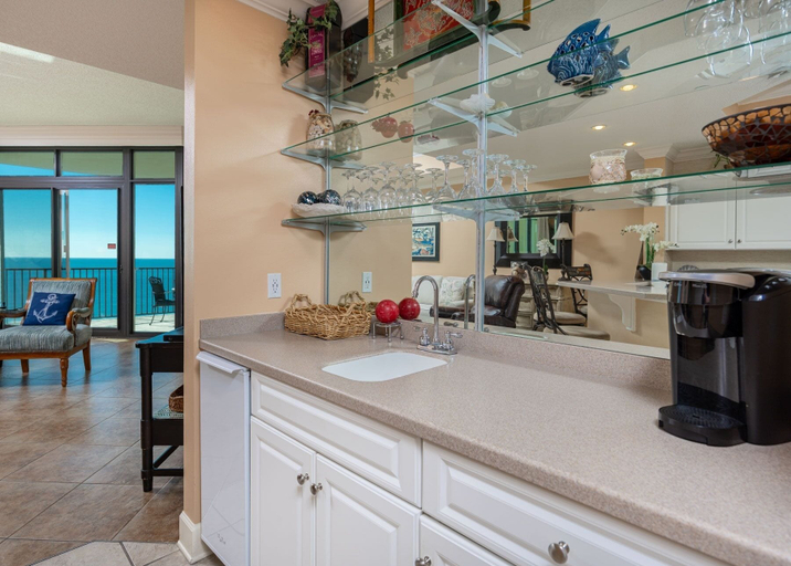 Food & Drinks, Phoenix West 2202 3 Bedroom Condo, Baldwin