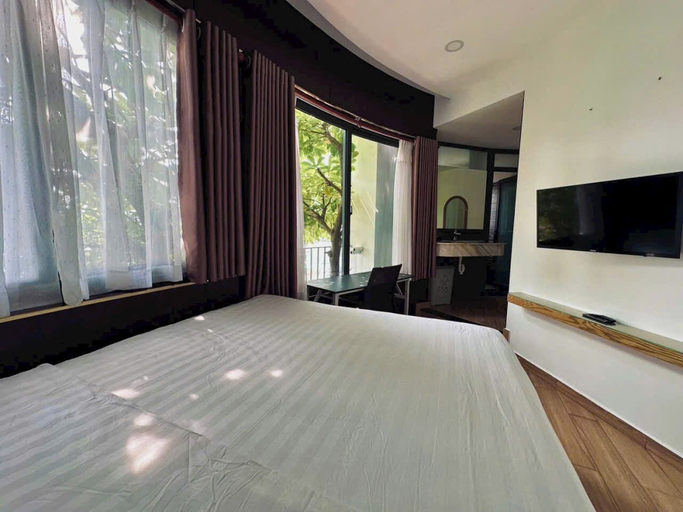 Room 5, Metropole Cityview Apartment, District 2