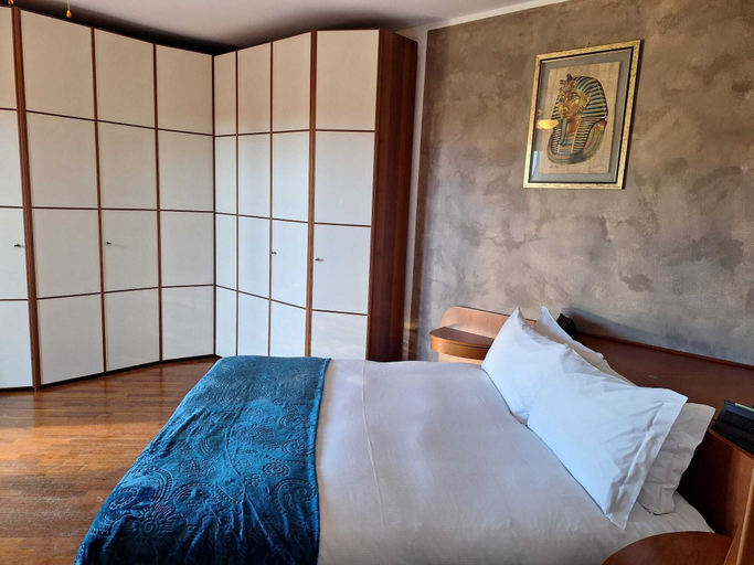 Room 5, Villa Milos, Milano