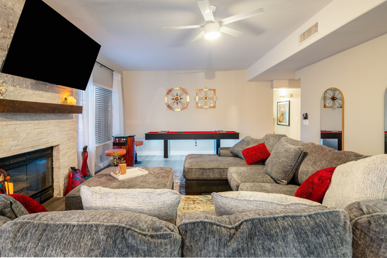 Living area 4, Copper House 5BR Pool/Spa Near Westgate, Maricopa