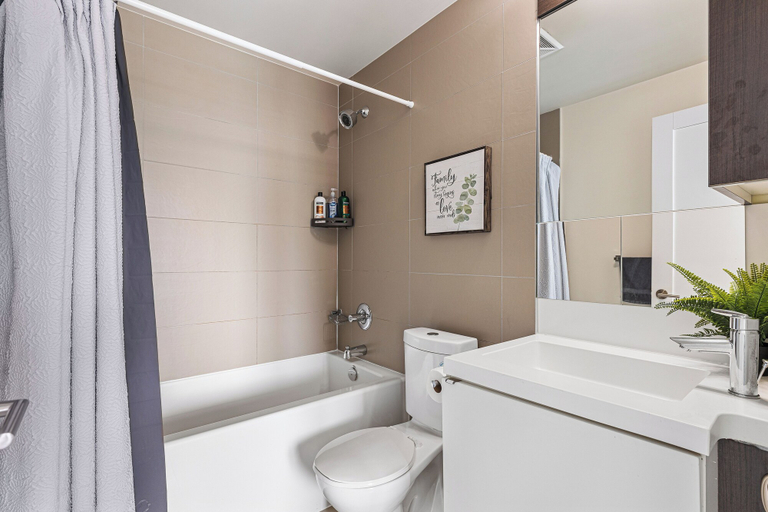 Bathroom 4, Toronto Union Suites, Toronto