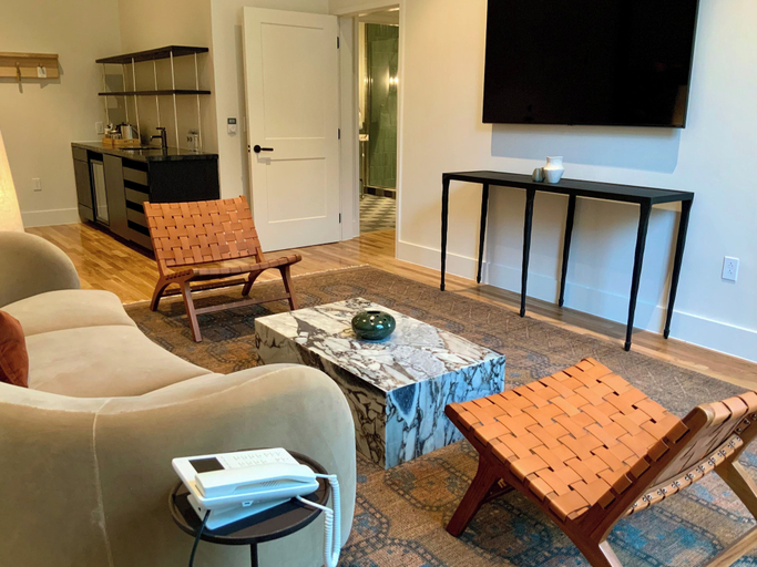 Room 3, The Inn at Green Pastures, Travis