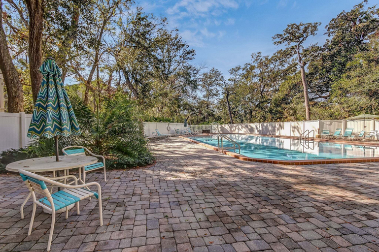 Pool 3, 4f Amelia Landings 2 Bedroom Condo, Nassau